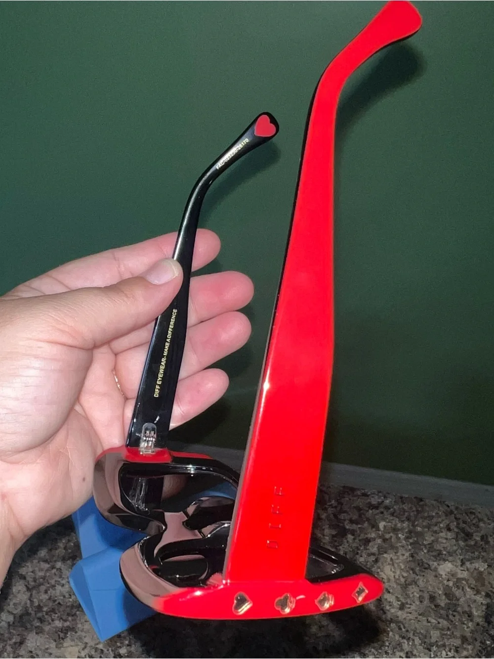 Diff BNIB Disney The Queen of Hearts frame Alice in Wonderland Sunglasses.